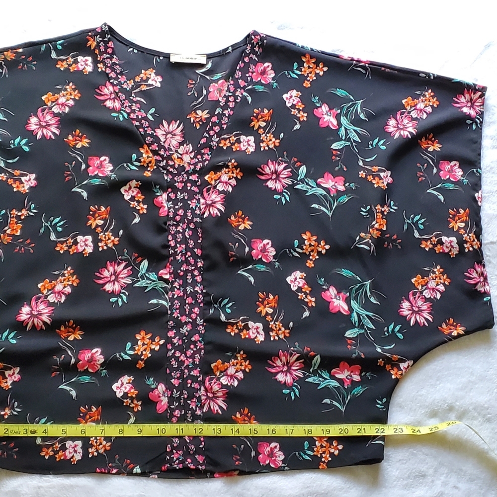EUC - ee:some | Floral Loose Fit Blouse Size M - Picture 4 of 6